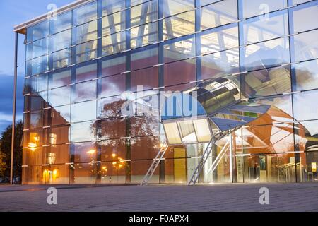 Fassade der Fakultät für Ingenieurwissenschaften in Freiburg, Deutschland Stockfoto