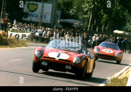 Le Mans 24 Stunden 22. Juni 1964. No1 Pierre Noblet, Edgar Berney, Iso Grifo A3C Chevrolet, Stockfoto