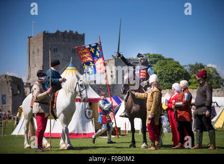 King Henry V Rouses seine Männer in Portchester Castle in Hampshire als seine Truppen vorzubereiten, nach Frankreich zu segeln kämpfen bei Agincourt. Stockfoto