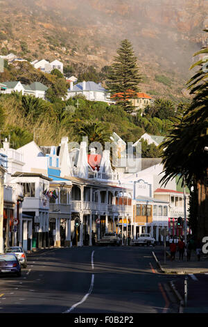 Hauptstraße durch historische Simons Town in der False Bay, Kapstadt Stockfoto