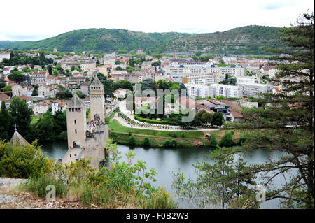 Die Pont Valentre Brücke über Fluss Lot in Cahors ist der Hauptort des Département Lot in Midi-Pyrenäen-Bereich der Süd-West-Frankreich berühmt für seinen Wein The Bridge Valentré, das Wahrzeichen der Stadt. Gebäude im Jahr 1308 begann und endete im Jahre 1378. Foto von Simon Dack Stockfoto