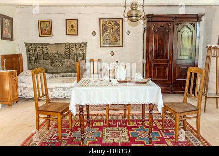 Vintage Wohnzimmer in Tokarnia Freilichtmuseum, Polen Stockfoto