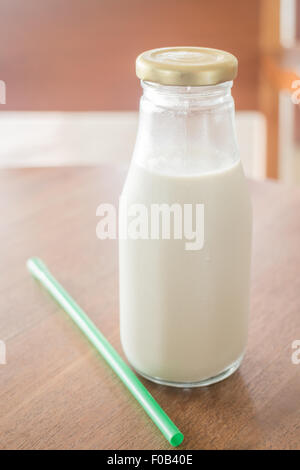 Flasche Soja-Milch mit schwarzem Sesam, Fotoarchiv Stockfoto