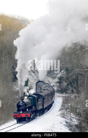 Severn Valley Railway Highley Station Winter Schnee GWR 7800 Klasse Dampf Lok 7812 Erlestoke Manor Stockfoto