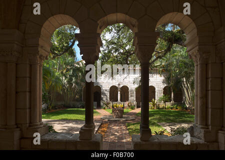 BÖGEN HOF SAINT BERNARD DE CLAIRVAUX MITTELALTERLICHEN SPANISCHEN KLOSTER NORTH MIAMI BEACH FLORIDA USA Stockfoto