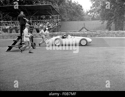 Mike Hawthorn in Moss' Maserati Stände Stockfoto