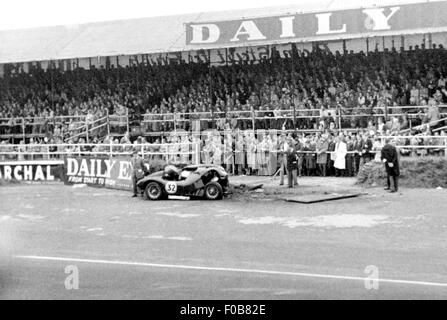 Abgestürzte Sportwagen auf Silverstone 1957 Stockfoto