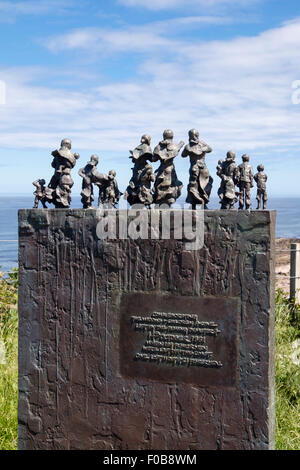 Figuren von Frauen und Kindern am Denkmal für East Coast Angeln Katastrophe 1881 in Cove schottischen Grenzen Schottland UK, Großbritannien Stockfoto