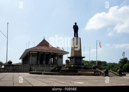 Eine Statue von Ceylons erstem Premierminister, RT. Don Stephen Senanayake in der Independence Memorial Hall in Colombo, Sri Lanka Stockfoto