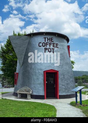 Die Kaffeekanne Restaurant programmatische Architektur 1927 von Bert Koontz, auf dem Lincoln Highway, Bedford, Pennsylvania, USA Stockfoto