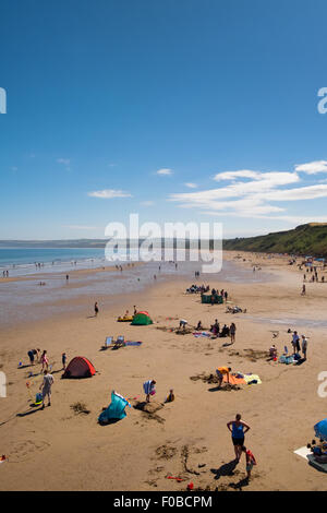 Filey Beach in North Yorkshire an einem sonnigen Sommertag Stockfoto