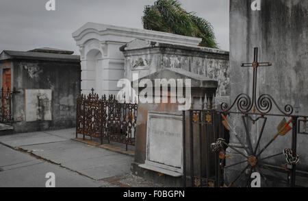 St. Louis Cemetery, New Orleans-Vandalismus wurde als Grund für die Beschränkung des unbeaufsichtigten Touren von diesem Friedhof zitiert Stockfoto