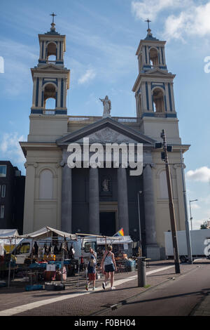 Statue von Christus auf einem zentralen Gebäude in Amsterdam Stockfoto