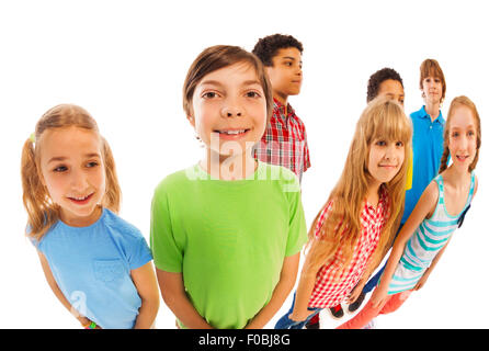 Lächelnde junge mit Freunden Blick von oben Stockfoto