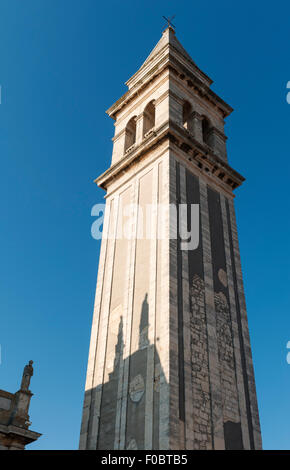 Vodnjan (Dignano), Istrien, Kroatien. 18c Campanile (Glockenturm) von St-Blaise-Kirche ist das höchste in Istrien Stockfoto