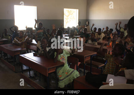 DJENNE, MALI - 30. September 2008: glückliche Kinder in der Schule in Djenne, Mali, 30. September 2008 Stockfoto