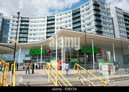 ASDA Supermarkt, Zentrum der Blenheim, Hounslow, London Borough of Hounslow, Greater London, England, United Kingdom Stockfoto