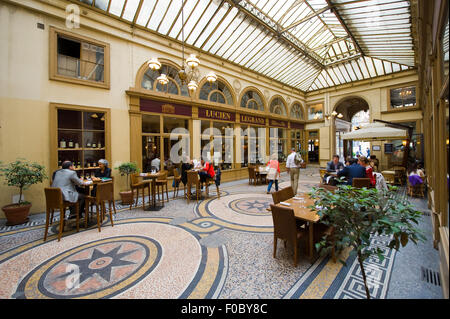 Galerie Vivienne ist eine alte historische Einkaufspassage mit Geschäften, Cafés und Restaurants. Ich Stockfoto