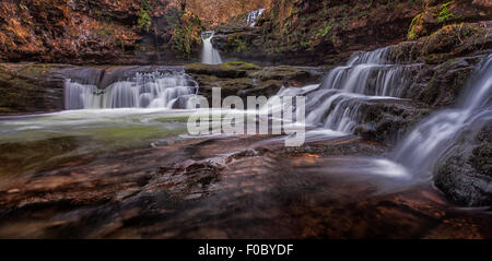 Sgwd Isaf Clun Gwyn, in der Nähe von Panwar oder Sgwd y Pannwr auf die untere Clun Gwyn Wasserfall am Fluss Mellte, in der Nähe von Pontneddfechan Stockfoto