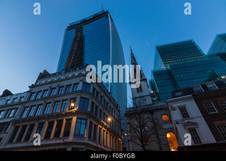 20 Fenchurch Street im Bau, den Spitznamen das Walkie-Talkie und Pint, London, England, Vereinigtes Königreich Stockfoto