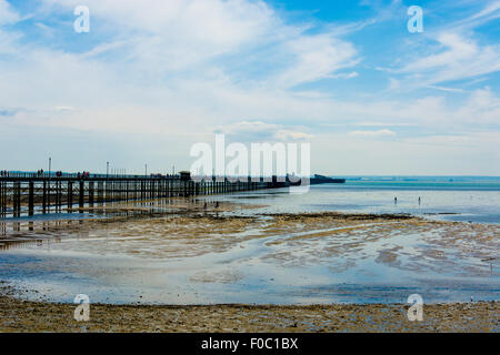 Southend Vergnügen Pier – der längsten Mole im Vereinigten Königreich, Tag, Sommer, Ebbe Stockfoto