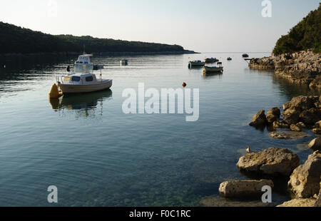 Istrien, Kroatien. Bucht in Duga Uvala an der weitgehend unerschlossenen Ostküste Stockfoto