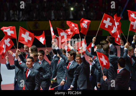 Teilnehmer bei der Eröffnungsfeier der Worldskills 2015 am Ibirapuera Gymnasium in São Paulo. Brasilien ist der Sitz der 43. Ausgabe des WorldSkills Wettbewerb die größte berufliche Bildung in der Welt. Die Veranstaltung findet 12-15 August im Anhembi Park in Sao Paulo und bringt ca. 1.200 junge Teilnehmer aus über 60 Ländern und Regionen, die den Titel des weltweit besten 50 technische Berufe, wie Robotik, bestreiten Drehmaschinen CNC, mechanische Konstruktion, Schweißen, Bau von Formen, industrielle Elektrizität, Web des Stockfoto