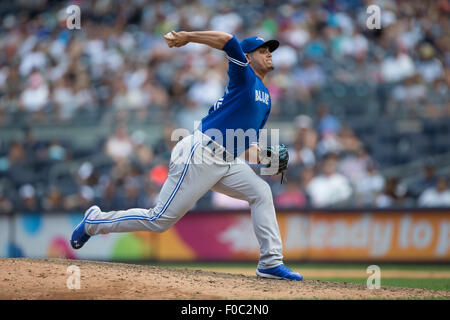 Bronx, New York, USA. 9. August 2015. Roberto Osuna (Blue Jays), 9. August 2015 - MLB: Roberto Osuna der Toronto Blue Jays Stellplätze während der Major League Baseball Spiel gegen die New York Yankees im Yankee Stadium in der Bronx, New York, Vereinigte Staaten von Amerika. © Thomas Anderson/AFLO/Alamy Live-Nachrichten Stockfoto