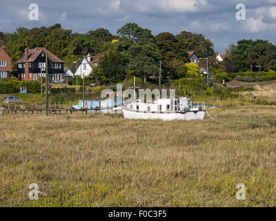 Hausboote auf Küstenlinie am West Mersea. Mersea Island. Essex. England. VEREINIGTES KÖNIGREICH. Stockfoto