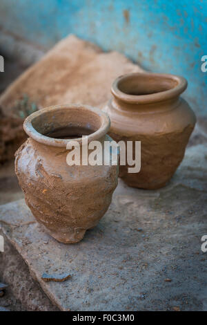 Halbfertig traditionelle indische Tontöpfe Stockfoto