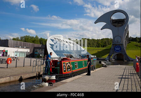 Falkirk Wheel und Barge Falkirk Scotland UK Stockfoto