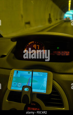 Alternative Verwendungen des Telefons im Automobil Stockfoto