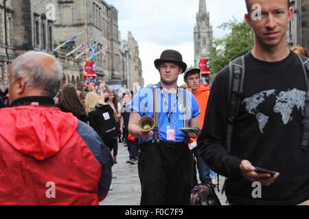 Edinburgh, UK. 11. August 2015. Künstler & Darsteller auf dem Fringe Festival in Edinburgh, 11.08. Kredit-2015, die Royal Mile und Edinburgh Schottland: Malgorzata Laris/Alamy Live-Nachrichten Stockfoto