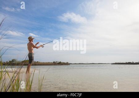 Reifer Mann Angeln, Fort Walton, Florida, USA Stockfoto