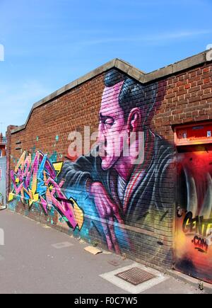 Dieses Bild wurde aufgenommen in Digbeth, Birmingham. Die Graffiti entstand im Zusammenhang mit der "Stadt der Farben"-Kunst-Festival. Stockfoto