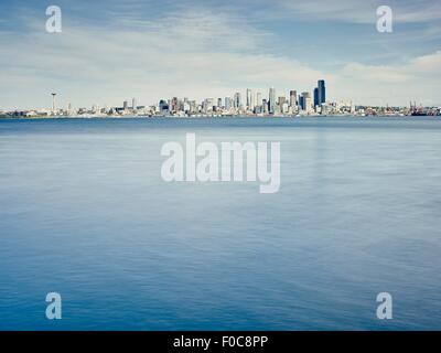 Fernblick über Skyline über Puget Sound, Seattle, Washington State, USA Stockfoto