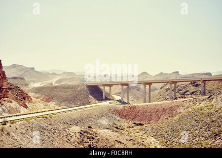 Blick auf Autobahn und Überführung, Hoover Dam, Nevada, USA Stockfoto