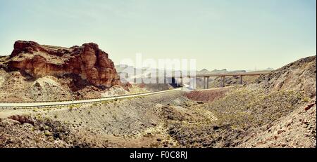 Panoramablick auf der Autobahn und Überführung, Hoover Dam, Nevada, USA Stockfoto