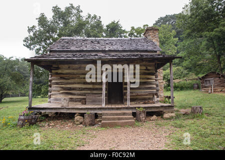 typische Appalachian Mountain Log cabin Stockfoto