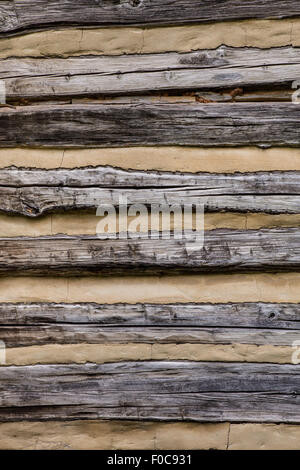Holz und Mörtel Detail über Log cabin Stockfoto