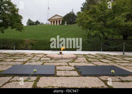 Kennedy und Jacqueline Onassis Grab auf dem Nationalfriedhof Arlington außerhalb Washington DC Stockfoto