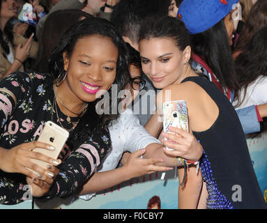 Emily Ratajkowski besucht die Europäische Premiere von Wir Sind Ihre Freunde an Ritzy Brixton, London, England. 11. August 2015 © Paul Treadway Stockfoto