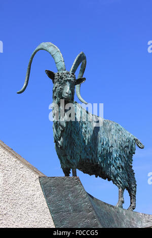 Kaschmir-Ziege-Skulptur an der Great Orme Visitor Centre, Llandudno, Wales Stockfoto