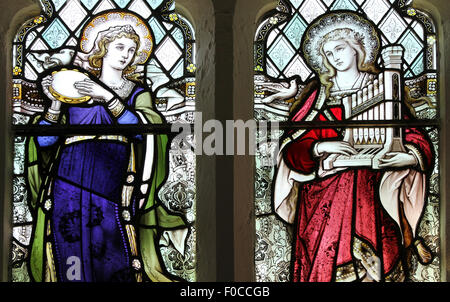 Glasmalerei-Fenster Darstellung Miriam der Prophetin (l) und Saint Cecilia (r) Stockfoto