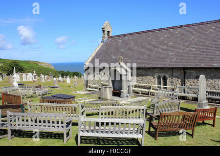 Sitzgelegenheiten für Open Air Services bei St Tudno Kirche, Great Orme, Llandudno Stockfoto