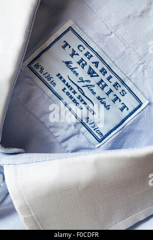 Charles Tyrwhitt Hersteller von feinen Hemden Jermyn Street London Label in mans shirt Stockfoto