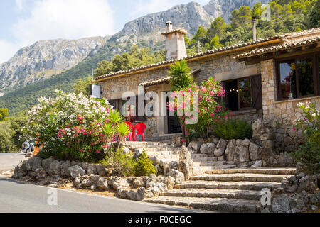 Alte spanische Gebäude in die Berge auf Mallorca Stockfoto