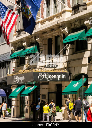 Das Algonquin Hotel ist ein luxuriöses historisches Wahrzeichen im Times Square Viertel, New York City, USA 2015 Stockfoto