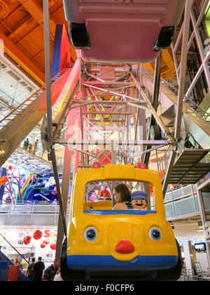 Riesenrad in Toys R uns, Times Square, New York Stockfoto