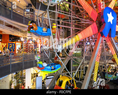 Riesenrad in Toys R uns, Times Square, New York Stockfoto